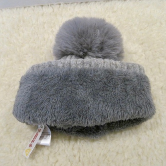 Ribbed Knit Pom Pom Hat - Picture 7 of 9